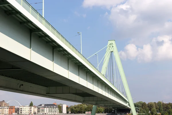 Vista del puente Deutzer desde el río Rin —  Fotos de Stock