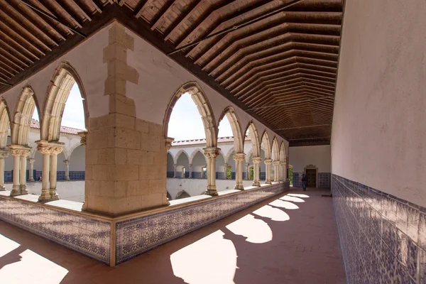 Castillo templario medieval en Tomar, catedral de pasillo — Foto de Stock