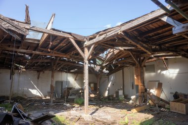 Doğal afetler hasar çatı sandalye için
