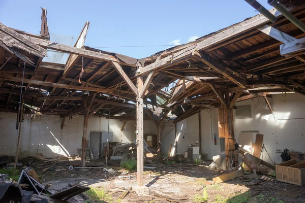Desastres naturales Daño a la silla del techo — Foto de Stock