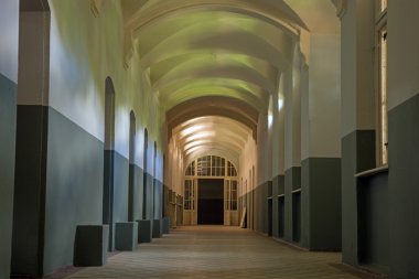 Koridor, gizemli ve tehlikeli bir yer