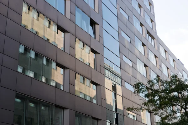 Detalhe de uma fachada de um edifício de escritório moderno, Alemanha — Fotografia de Stock