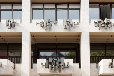 Balkonlu modern Binası