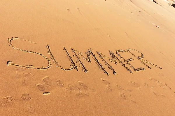 Palabra de verano escrita en la playa —  Fotos de Stock