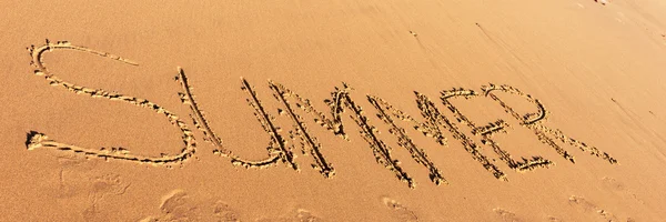 Palabra de verano escrita en la playa —  Fotos de Stock