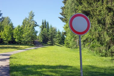 Parkta yürüyüş yolu