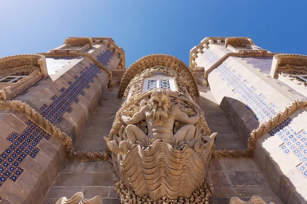 Triton über dem Spitzbogenbogen, Pena Nationalpalast, Sintra — Stockfoto