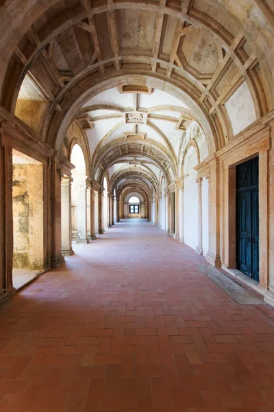 Long portico in the Convent of Christ (Convento de Cristo) in Tomar — Stock Photo, Image