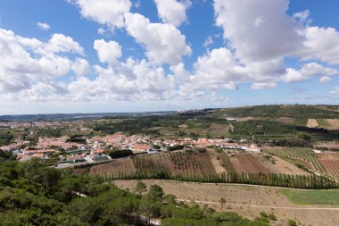 Obidos yeşil alanları etrafında surlar, Obidos görünümüdür bir ortaçağ Portekizce Köyü