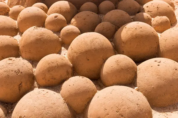 Sfondo spiaggia con palline in sabbia — Foto Stock