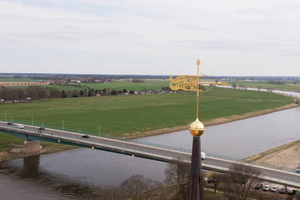 Pohled na most a řeku Labe, v Torgau, Sasko — Stock fotografie