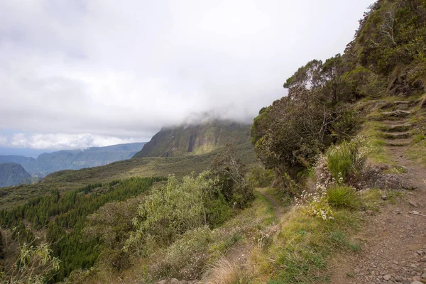 Montagnes dans le parc national de l'île de la Réunion — Photo