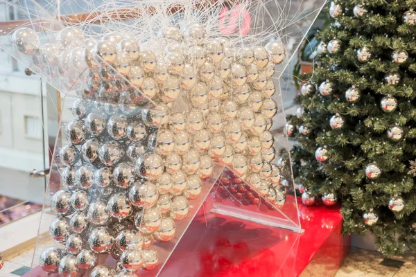 许多圣诞树球圣诞装饰 — 图库照片