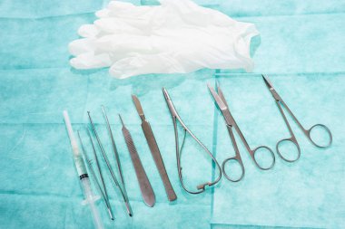 Cerrahi aletler kümesi