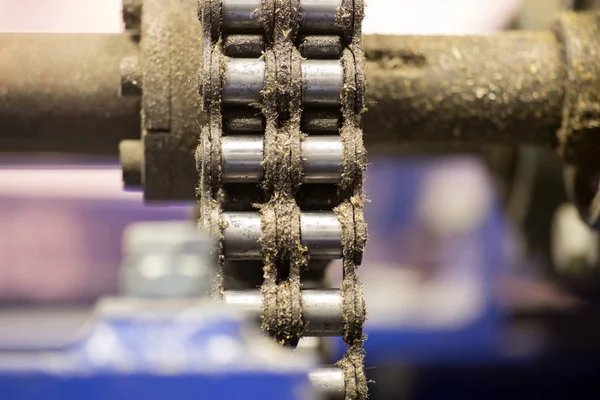 Closeup dirty ratchet gear with chain drive — Stock Photo, Image