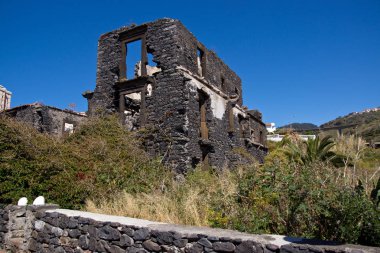 Madeira sahil üzerinde bina harap