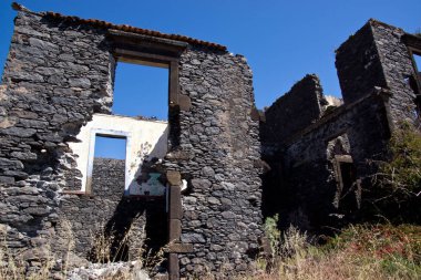 Madeira sahil üzerinde bina harap