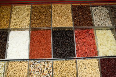 Çeşitli renkli ve şekerlenmiş meyve meyve Pazar kristalize