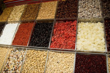 Çeşitli renkli ve şekerlenmiş meyve meyve Pazar kristalize