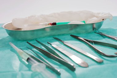 Cerrahi aletler kümesi