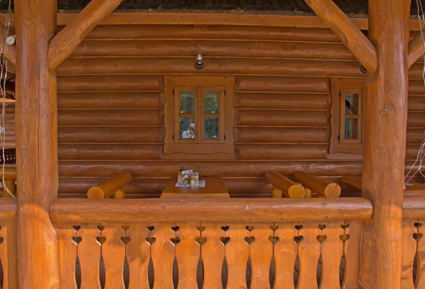 Détail de la terrasse d'une maison en bois — Photo