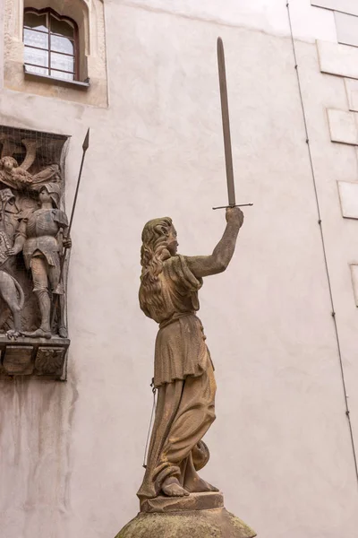 Escultura de Lady Justice (Justificación) de 1591 en el casco antiguo de Goerlitz —  Fotos de Stock