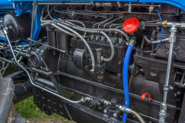 Diesel power engine at new tractor — Stock Photo, Image