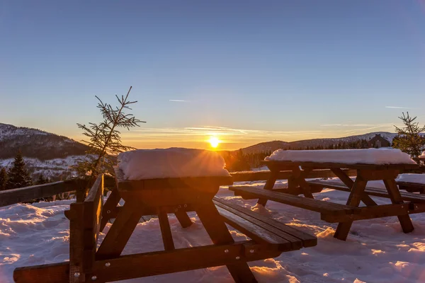 Krásné zimní západ slunce v Krkonoších — Stock fotografie