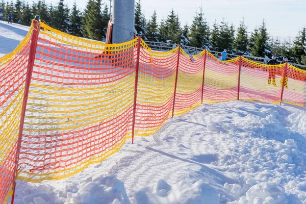 Πλαστικού φράχτη στην πλαγιά σκι — Φωτογραφία Αρχείου