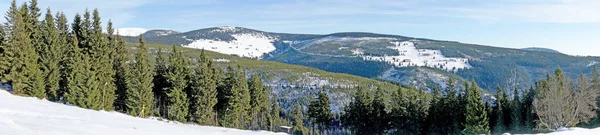 Kış panoramik dev dağlar — Stok fotoğraf