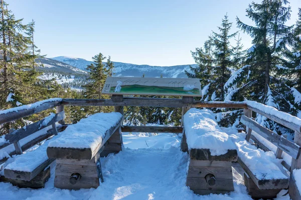 Άποψη των Ορέων γίγαντας στην Spindleruv Mlyn — Φωτογραφία Αρχείου