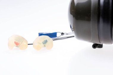 Koruyucu kulaklık izole çalışma