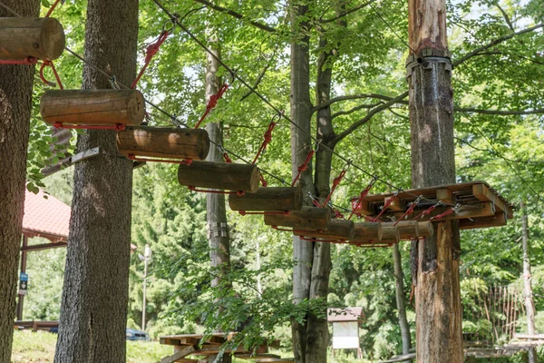 Kletterpark im Wald — Stockfoto