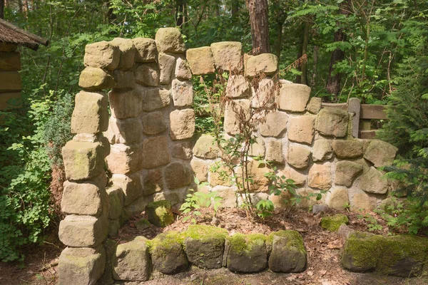 En gammal stenmur — Stockfoto