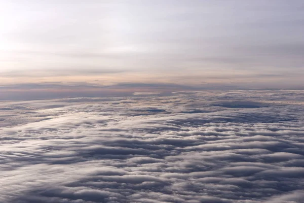 Sobre as nuvens fantástico fundo — Fotografia de Stock