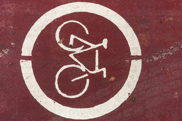 Witte fiets pad teken op de asfaltweg — Stockfoto