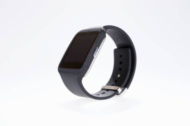 Siyah akıllı izle beyaz izole