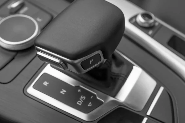 Automatic Transmission Stick and Elegant Car Interior — Stock Photo, Image