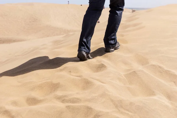 Woman walking in the dunes — Stock Photo, Image