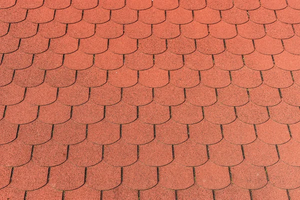 屋根の上の赤いアスファルト鉄片のクローズ アップ — ストック写真