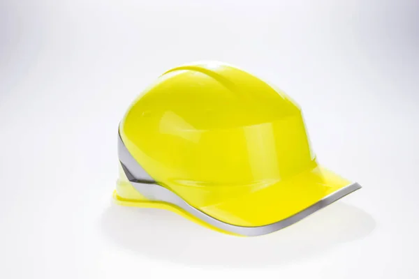 Casque de sécurité jaune isolé sur blanc — Photo