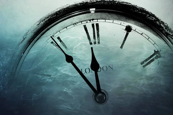 Beş dakika önce on iki ile Retro saat