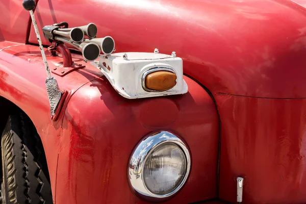 Front view of an old fire truck — Stock Photo, Image