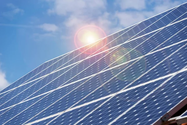 Güneş paneli ile güneş yansıması