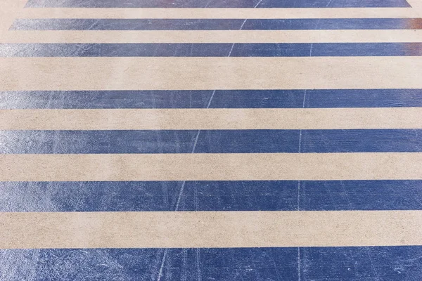 Rayas reflectantes en el asfalto —  Fotos de Stock