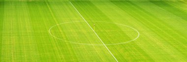Yukarıdan, Orta daireyi futbol sahası