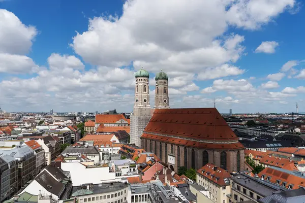 Altstadt von München mit dem Dom unserer Lieben Frau — Stockfoto