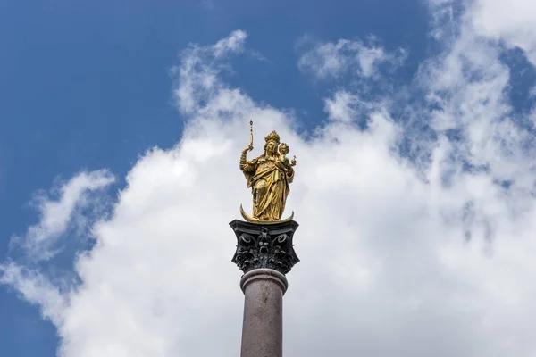 Estatua de la Madre María en la plaza principal de Múnich —  Fotos de Stock