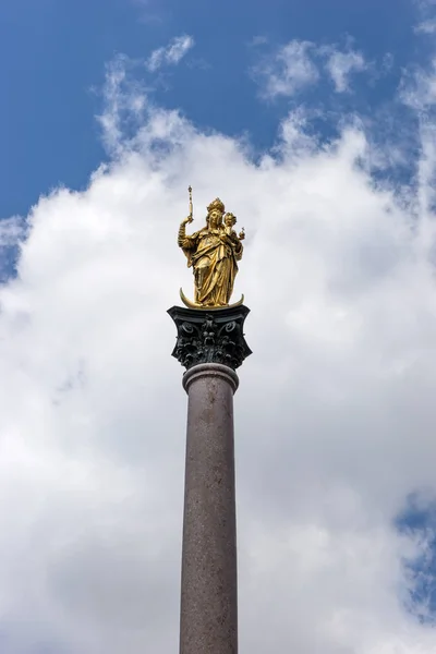 Estatua de la Madre María en la plaza principal de Múnich —  Fotos de Stock