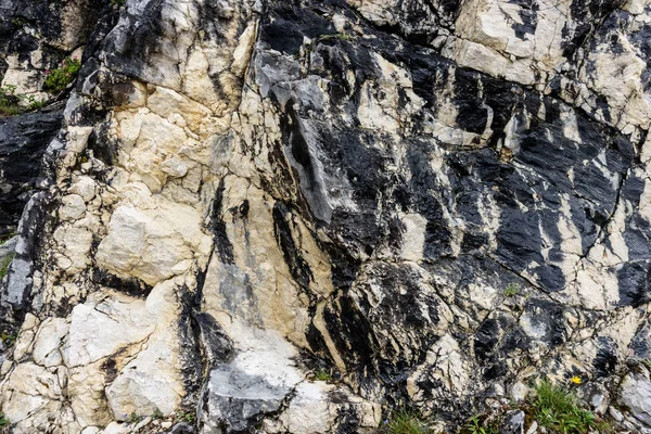 Siyah ve beyaz kayalık yapısı — Stok fotoğraf